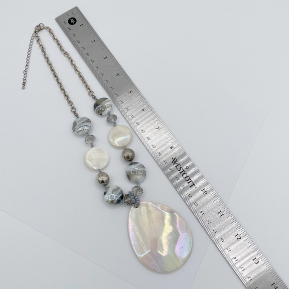 Mother of Pearl Teardrop Pendant Glass Beaded Necklace - Picture 5 of 7